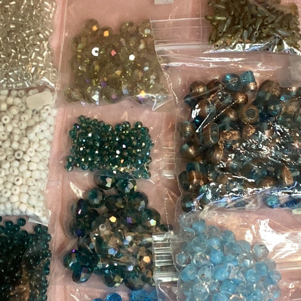 Lot #70 Jewelry Making Seed,Crystal, 
Spacers, Stone & Findings by Hundreds - Picture 9 of 11